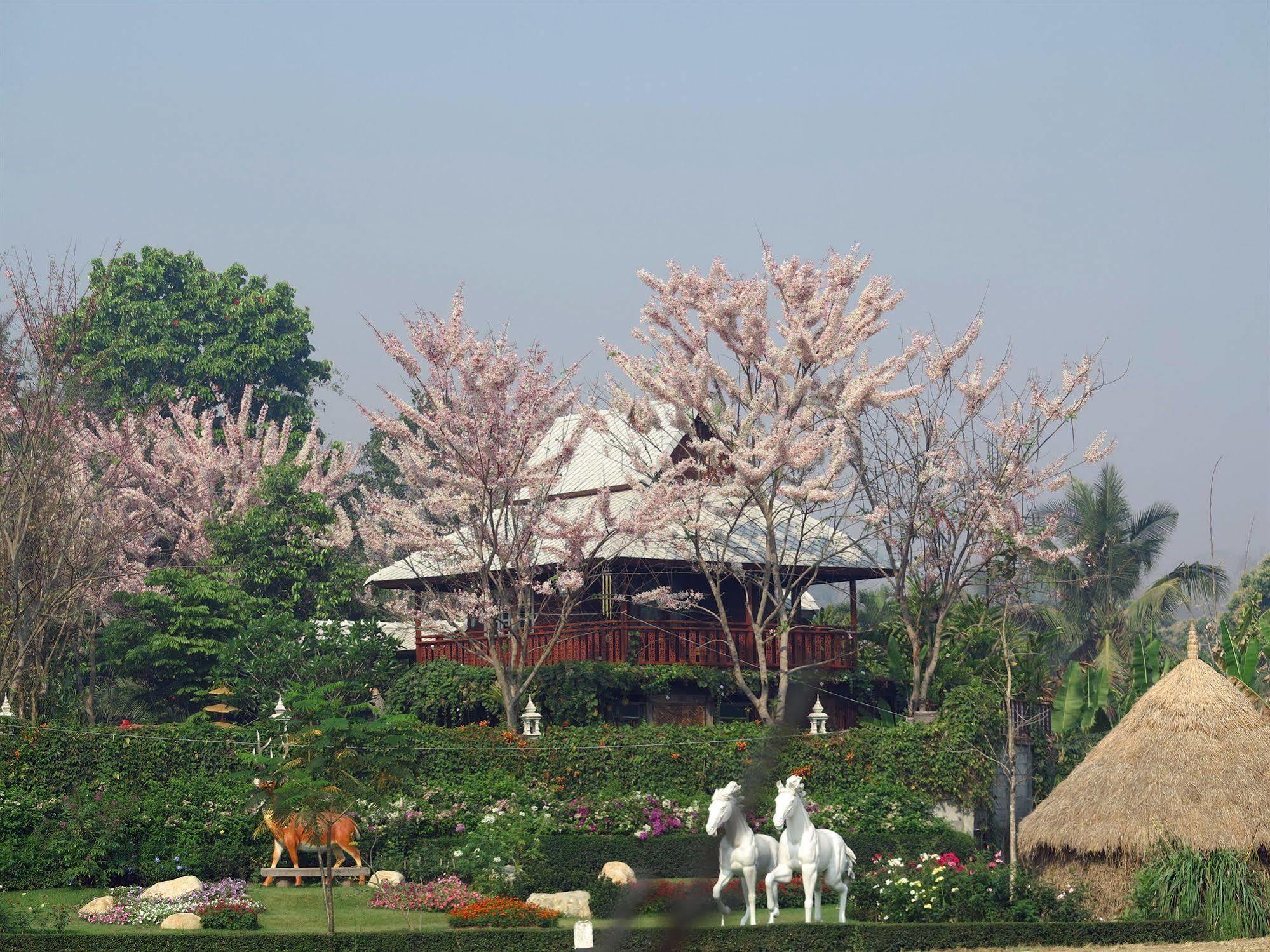 Phusanfah Resort Mae Taeng Exteriör bild